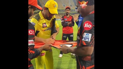 தோனியை விட புகழ்பெற்ற விக்கெட் கீப்பர் கிரிக்கெட் வீரர் இந்தியாவில் இருக்க முடியாது - ஹர்பஜன் சிங்!