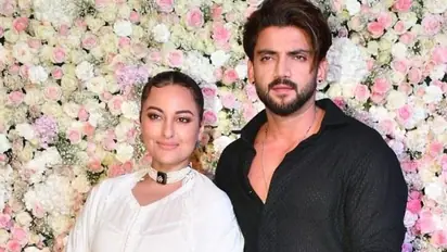 Rumored couple Sonakshi Sinha, Zaheer Iqbal strike mushy poses at Arpita-Aayush's Iftar party