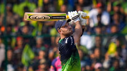 ಫಾಫ್, ಮ್ಯಾಕ್ಸಿ ಮತ್ತೊಮ್ಮೆ ಸಿಡಿಲಬ್ಬರದ ಬ್ಯಾಟಿಂಗ್; ರಾಯಲ್ಸ್ಗೆ ಸವಾಲಿನ ಗುರಿ ನೀಡಿದ ಆರ್ಸಿಬಿ