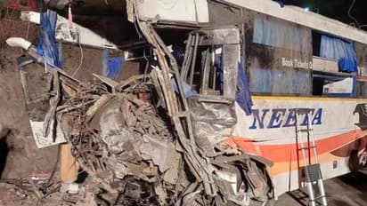 ಸಾವಾಗಿ ಬಂತು ಸಕ್ಕರೆ ತುಂಬಿದ ಟ್ರಕ್‌: ಬಸ್‌ಗೆ ಡಿಕ್ಕಿ ಹೊಡೆದು ನಾಲ್ವರು ಸಾವು