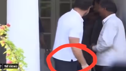 ಕೆಲಸಗಾರರಿಗೆ ಹಸ್ತಲಾಘವ್ ಮಾಡಿ ಕೈ ಒರೆಸಿಕೊಂಡ್ರಾ ರಾಹುಲ್‌ ಗಾಂಧಿ: ವಿಡಿಯೋದಲ್ಲೇನಿದೆ?