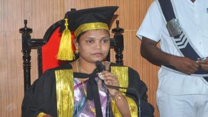 సీఎం జగన్‌ ఫొటోపై వివాదం.. నెల్లూరు మేయర్ స్రవంతిపై వైసీపీ ఆగ్రహం.. 