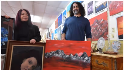 'ബിന് ലാദന്, ആ പേരിനെക്കാള് മറ്റെന്ത് മാര്ക്കറ്റാണ്?'; ഫ്രാന്സില് ഒമര് ബിന് ലാദന്റെ ചിത്രപ്രദര്ശനം