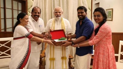 മോദിയെ വിവാഹത്തിന് ക്ഷണിച്ച് 'മേപ്പടിയാന്' സംവിധായകന്; പ്രധാനമന്ത്രിയുടെ പ്രതികരണം