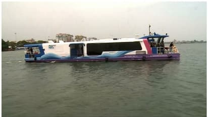 രാജ്യത്തെ ആദ്യ ജലമെട്രോ സർവീസ് തുടങ്ങി, ആദ്യഘട്ടത്തില് സജ്ജമായത് 4 ടെര്മിനലുകള്