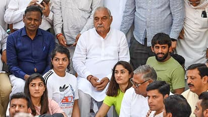 Wrestlers vs WFI chief: Protest takes political colour; farmer leaders come out in support of athletes
