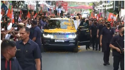 'തുറന്ന ഡോറിൽ തൂങ്ങി യാത്ര നടത്തി'; കൊച്ചിയിലെ റോഡ് ഷോ, പ്രധാനമന്ത്രിക്കെതിരെ പരാതി