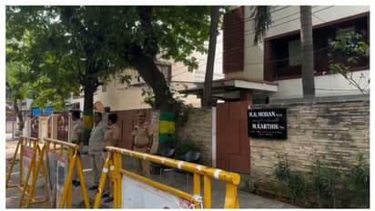 തമിഴ്നാട്ടിൽ ആദായനികുതി വകുപ്പ് പരിശോധന മൂന്നാം ദിവസവും തുടരുന്നു; എം.കെ.മോഹന്റെ വീട്ടിലും റെയ്ഡ്