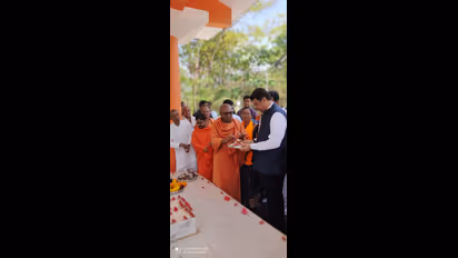 ವಿಜಯಪುರ: ಜ್ಞಾನ ಯೋಗಾಶ್ರಮಕ್ಕೆ ಮಹಾರಾಷ್ಟ್ರ ಡಿಸಿಎಂ ದೇವೇಂದ್ರ ಪಡ್ನವೀಸ್ ಭೇಟಿ