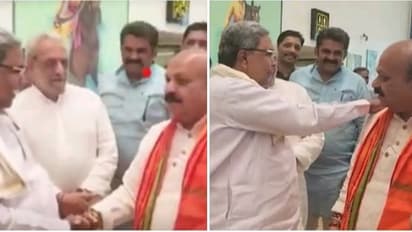 சூடு பிடிக்கும் கர்நாடக தேர்தல்.! பசவராஜ் பொம்மை தோளில் அடித்து விளையாடிய சித்தராமையா- தொண்டர்கள் வியப்பு