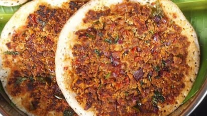 சுட சுட இப்படி முட்டை மசாலா தோசை சுட்டு கொடுத்தா 10 கூட சாப்பிடுவாங்க ! நீங்களும் 1 முறை ட்ரை பண்ணி பாருங்க !