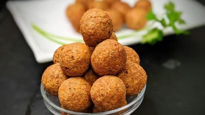 வாழைக்காய் வைத்து பஜ்ஜியே செய்யாதீங்க! இப்படி கோலா உருண்டை செஞ்சு கொடுங்க! 10 சாப்பிட்டாலும் பத்தல என்பார்கள்