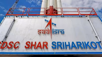 ISRO-வில் வேலைவாய்ப்பு... ரூ.63,758 சம்பளம்... யாரெல்லாம் விண்ணப்பிக்கலாம்? விவரம் உள்ளே!!