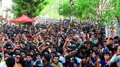 சென்னையில் ஹேப்பி ஸ்ட்ரீட்..! சிறியவர்கள் முதல் பெரியவர்கள் வரை ஆடி பாடி உற்சாகம்