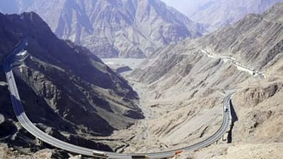 സൗദിയില് ബസ് അപകടമുണ്ടായ ശിആർ ചുരം അറ്റകുറ്റപണികൾക്കായി നാലു മാസത്തേക്ക് അടച്ചു