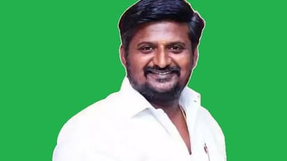 அதிமுக தகவல் தொழில்நுட்ப பிரிவு நிர்வாகி கைது... காவல் நிலையம் முன்பு அதிமுகவினர் குவிந்ததால் பரபரப்பு!!