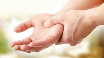 കൈ വിറയല്‍ വരുന്നത് എന്തുകൊണ്ട്? അറിയാം ഈ കാരണങ്ങള്‍....