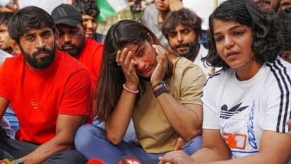 ഗുസ്തി താരങ്ങളുടെ സമരം ആറാം ദിവസത്തിലേക്ക്; കൂടുതൽ പേർ സമരവേദിയിൽ, ബ്രിജ് ഭൂഷനെതിരെ നോട്ടീസ് പതിച്ചു