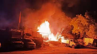 മുഖ്യമന്ത്രി പങ്കെടുക്കാനിരുന്ന വേദിക്ക് തീയിട്ട് മണിപ്പൂരില് ഗോത്രവിഭാഗത്തിന്റെ പ്രതിഷേധം