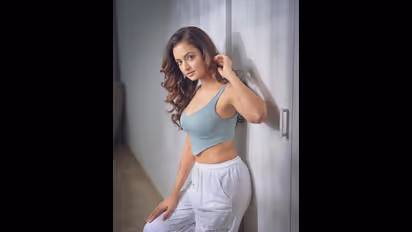 ಮಾಲ್ಡೀವ್ಸ್’ನಲ್ಲಿ ವೈಟ್ ಬಿಕಿನಿ ಧರಿಸಿ ಬಿಂದಾಸ್ ಪೋಸ್ ಕೊಟ್ಟ ಶಾನ್ವಿ ಶ್ರೀವಾತ್ಸವ್… 