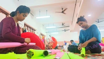 തൃശൂര് പൂരം ആണുങ്ങളുടേത് മാത്രമല്ല, മാറ്റത്തിന്റെ വഴിയില് വെടിക്കെട്ട് മാത്രമല്ല കുടമാറ്റവും