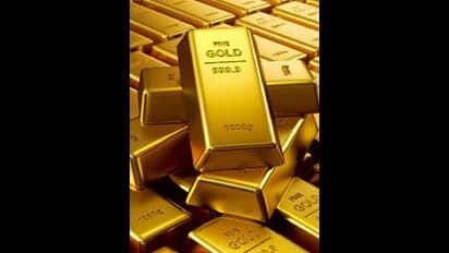 ఎంతకి తెగించార్రా ..  పురీషనాళంలో దాచి బంగారం తరలింపు , విలువ ఎంతో తెలుసా..?