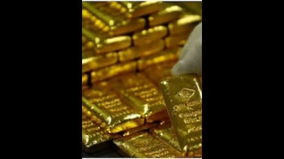 வருமான வரித்துறை அதிகாரி வீட்டில் 50 சவரன் நகை கொள்ளை; மிளகாய் பொடி தூவிவிட்டு தப்பியோட்டம்