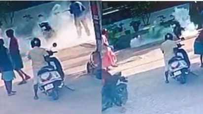 പെട്രോള് അടിച്ച ശേഷം ബൈക്ക് സ്റ്റാര്ട്ട് ചെയ്തു, പിന്നാലെ തീപിടുത്തം; വീഡിയോ ദൃശ്യങ്ങള് പുറത്ത്