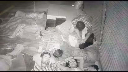 கோவையில் 100 ரூபாய்க்காக பலூன் விற்கும் பெண்ணின் கழுத்தை அறுத்த நபரால் பரபரப்பு