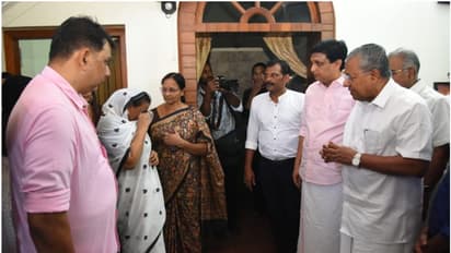 മാമൂക്കോയയുടെ കുടുംബത്തെ ആശ്വസിപ്പിക്കാൻ മുഖ്യമന്ത്രി എത്തി