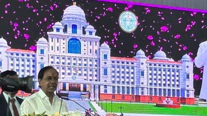 சூரிய யாகத்துக்குப் பின் புதிய தலைமைச் செயலகத்தில் பணியைத் தொடங்கிய கேசிஆர்!