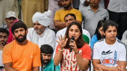 ഗുസ്തി താരങ്ങളുടെ രാപ്പകൽ സമരം പത്താം ദിവസവും തുടരുന്നു, കേസെടുത്തിട്ടും ബ്രിജ് ഭൂഷനെ ചോദ്യം ചെയ്യാതെ പൊലീസ്