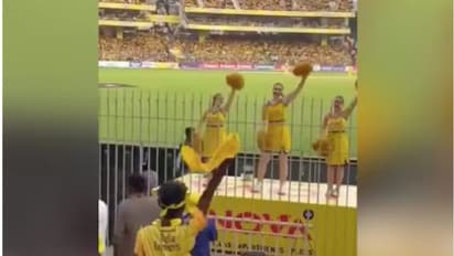 അല്ലേലും സിഎസ്‌കെ ആരാധകര്‍ വേറെ ലെവലാണ്; ചിയര്‍ലീഡേഴ്‌സിനൊപ്പമുള്ള ഡാന്‍സ് വൈറല്‍