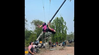 டூப் போடாமல் சண்டைக்காட்சிகளில் அதிரடி காட்டிய நடிகை லக்ஷ்மி மஞ்சு!