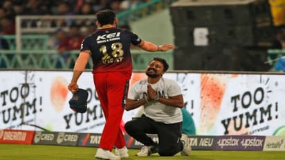 விராட் கோலி காலில் விழுந்து வணங்கிய ரசிகர்: அவரை தூக்கி கட்டியணைத்த கிங்!