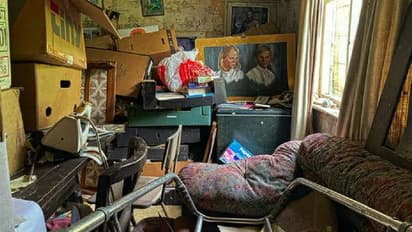 പതിറ്റാണ്ടുകളായി പൂട്ടിയിട്ട വീട്, വസ്തുക്കളെല്ലാം അതുപോലെ, അനേകം കുറിപ്പുകളും