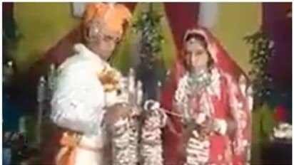 വിവാഹ വേദിയിൽ വരന്റെ പാന്റ് ഊരി വീണു; ചിരി നിര്ത്താനാകാതെ വധു, വൈറല് വീഡിയോ