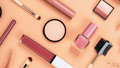 Follow these Dos and Don'ts if you want to put on makeup with no mess in this summer 