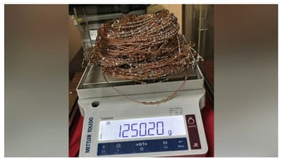 നെടുമ്പാശേരിയിൽ ഒന്നേകാൽ കിലോ സ്വർണവുമായി യാത്രക്കാരൻ പിടിയിൽ