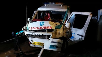 ചൊവ്വന്നൂരിൽ നിയന്ത്രണം വിട്ട് ആംബുലൻസ്‌ മറിഞ്ഞ്‌ വൻ അപകടം, മൂന്ന് മരണം