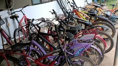 100ಕ್ಕೂ ಅಧಿಕ ಹಳೆಯ ಸೈಕಲ್‌ ಸಂಗ್ರಹಿಸಿ ರಿಪೇರಿ ಮಾಡಿ ಆರ್ಥಿಕ ಹಿಂದುಳಿದ ವಿದ್ಯಾರ್ಥಿಗಳಿಗೆ ಹಂಚಿದ ಶಾಲಾ ಬಾಲಕರು 