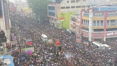 மதுரை சித்திரை திருவிழா.. விண்ணைப்பிளக்கும்  ஹர ஹர சிவா கோஷங்களோடு தேரை வடம் பிடித்து இழுத்த பக்தர்கள்