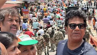 ಸಾಗರದಲ್ಲಿ ಕಾಂಗ್ರೆಸ್ ಪರ ನಟ ಶಿವಣ್ಣ ಮತಯಾಚನೆ: ನೆಚ್ಚಿನ ನಟನ ನೋಡಲು ಜನಸಾಗರ