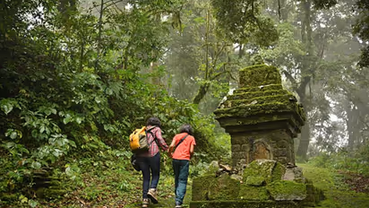 Hill Station Near Delhi: दिल्ली से 200KM की दूरी पर स्थित ये 5 प्लेस, वीकेंड पर करें एन्जॉय 