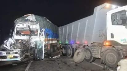 ഓടിക്കൊണ്ടിരിക്കെ ടിപ്പറിന്‍റെ ടയർ പഞ്ചയാറായി, പിന്നാലെ ചരക്ക് ലോറി ഇടിച്ചു, ഡ്രൈവർക്ക് പരിക്ക്