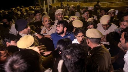 Wrestlers Vs Delhi Police at Jantar Mantar; protesters claim they were abused (PHOTOS)