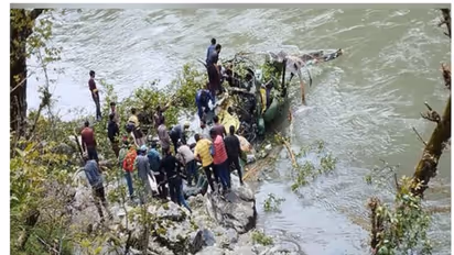 ജമ്മുകശ്മീരിൽ സൈനിക ഹെലികോപ്റ്റർ തകർന്ന് വീണു, പൈലറ്റടക്കം മൂന്ന് പേരും സുരക്ഷിതരെന്ന് സൈന്യം 
