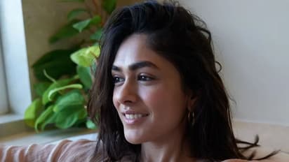 రేటు పెంచిన మృణాల్ ఠాకూర్.. ఎంత డిమాండ్ చేస్తుందంటే...?