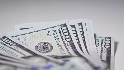 'ബന്ധുക്കൾ പങ്ക് ചോദിക്കും'; യുവാവിന് ലോട്ടറി അടിച്ചത് 424 കോടി, ആരും അറിയാതെ 10 വർഷം !