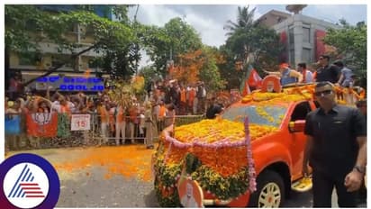 பெங்களூருவில் பிரம்மாண்ட ரோடு ஷோவில் பிரதமர் மோடி; களத்தில் சோனியா காந்தி பரபரப்பான கர்நாடகா தேர்தல்!!